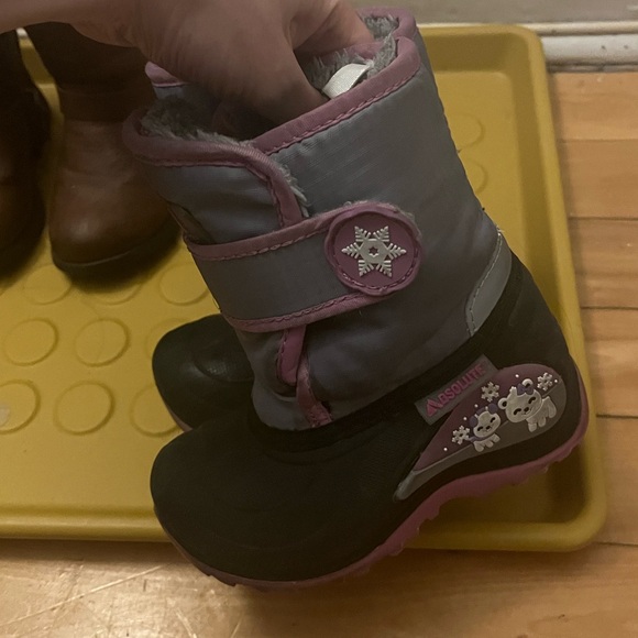 winter boot size 8 - Picture 3 of 6